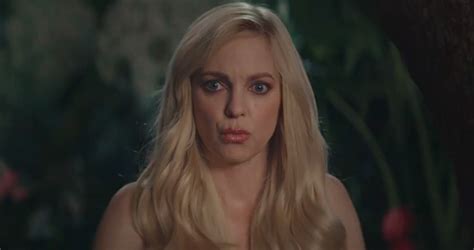 anna faris tits|Anna Faris Poses Naked in Avocado Ad for 2023 Super Bowl: ‘It。